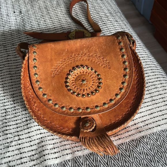 Vintage Handbags - Vintage Tooled Leather Saddle Bag Purse